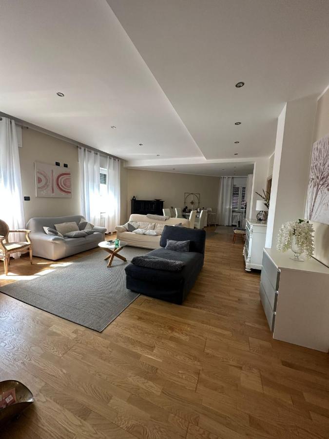 Luxury Center Appartment Novi Ligure Exteriér fotografie
